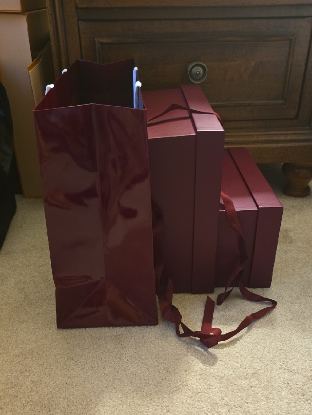 Gucci Wine Red Logo Gift Box and Bag - Picture 3 of 6
